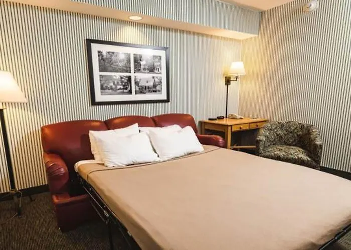 Williamsburg Woodlands Hotel & Suites, An Official Colonial Williamsburg Hotel